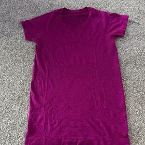 lululemon athletica Magenta Short Sleeve Tee